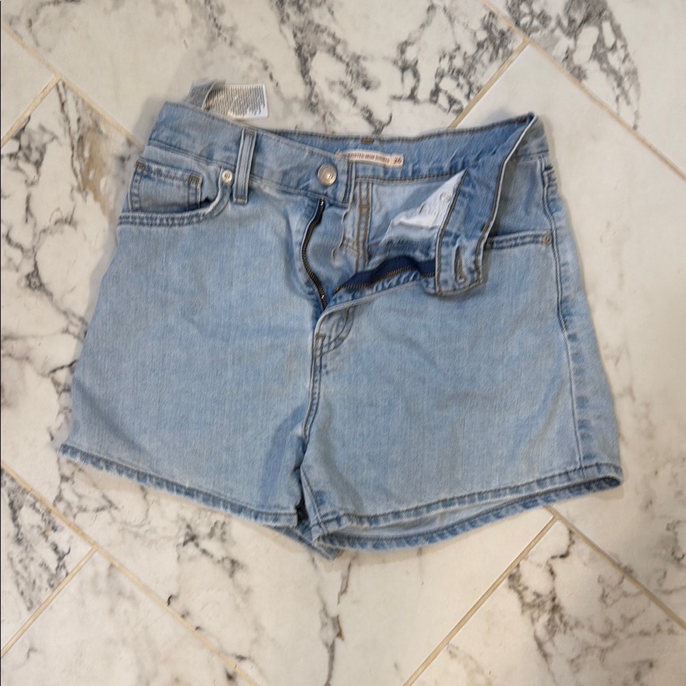 Levi’s high waisted mom shorts EUC